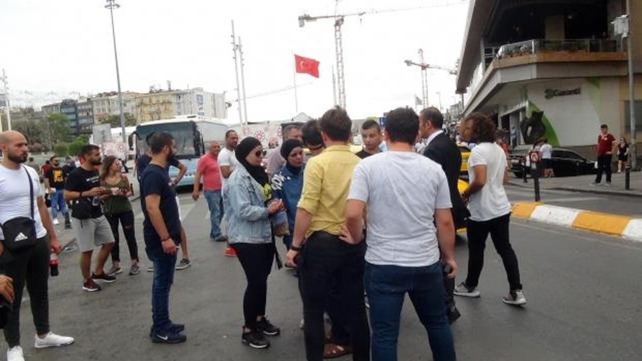 Taksim'de arbede! Turist ile taksici birbirine girdi
