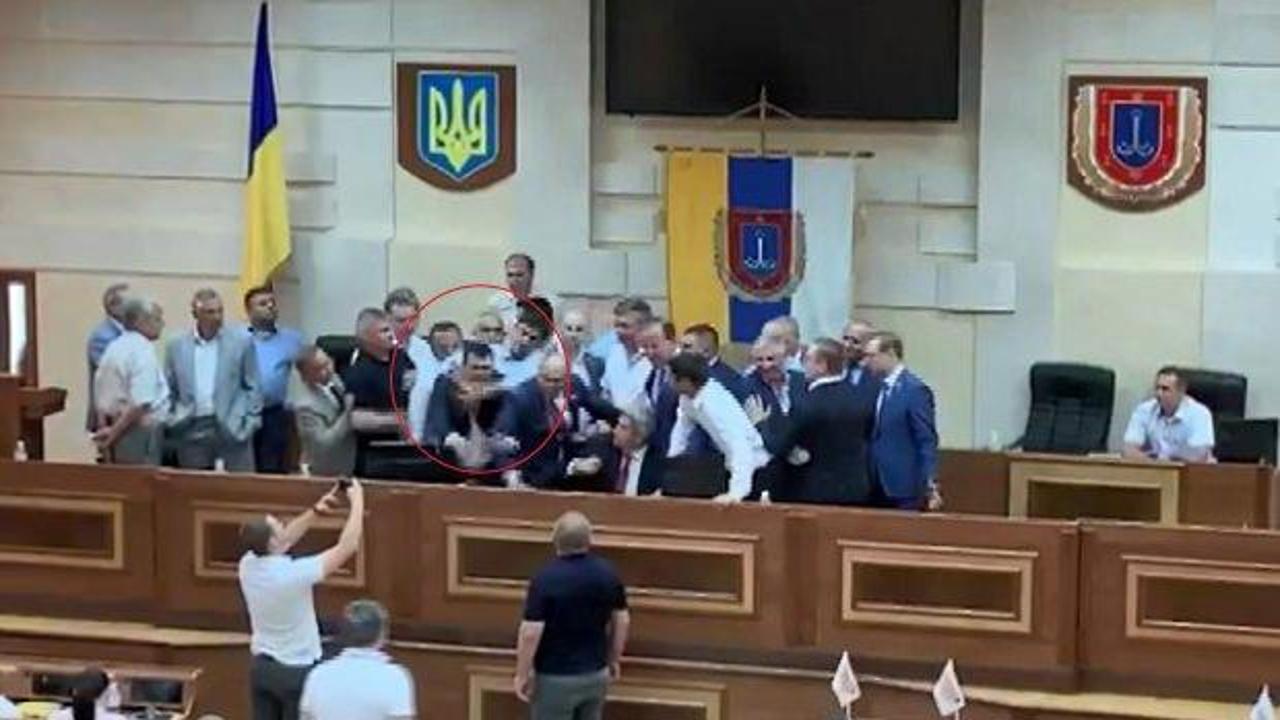 Ukrayna'da şehir meclisinde 'abluka' krizi