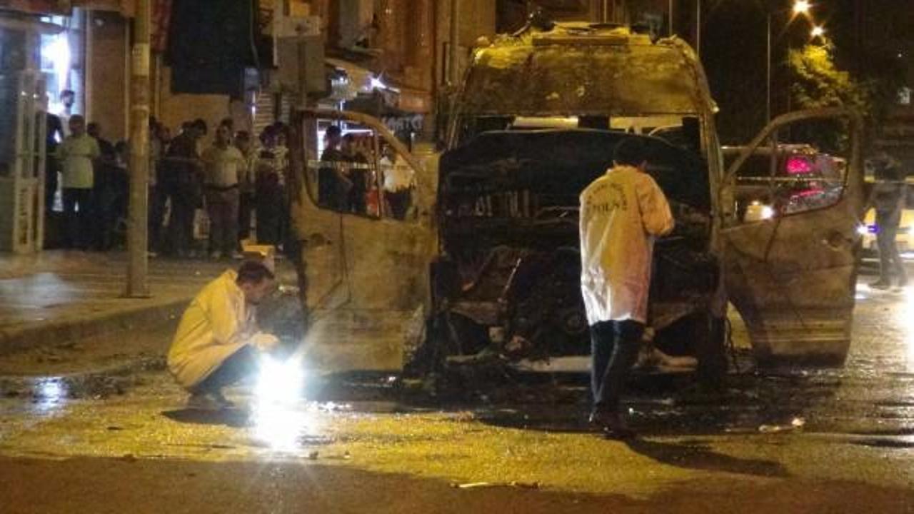Diyarbakır'da terör yandaşları yolcu minibüsünü yaktı!