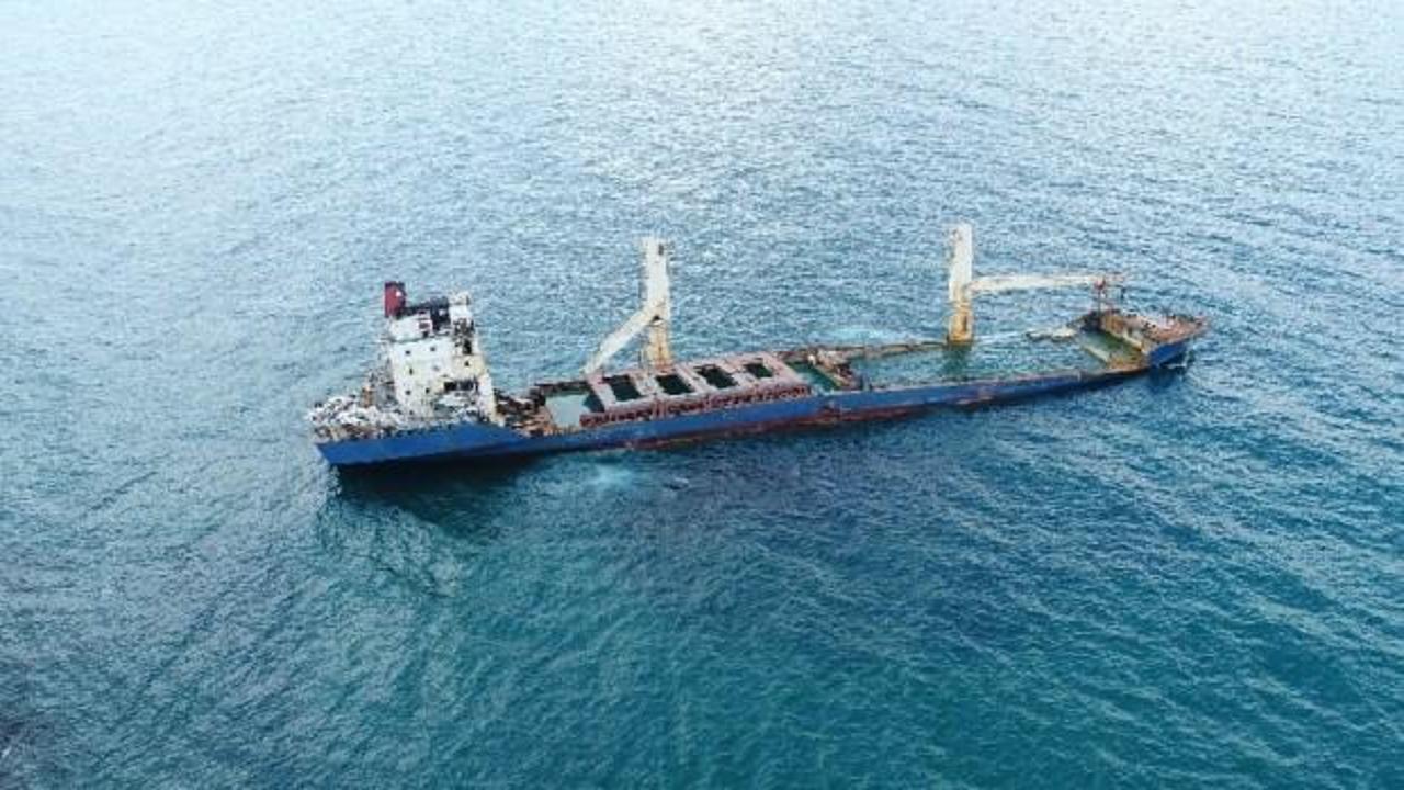 Karaya oturan gemi su almaya başladı
