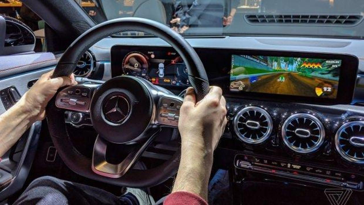 Mercedes'ten korkutan itiraf: Gizli takip sistemi kullanıyor!