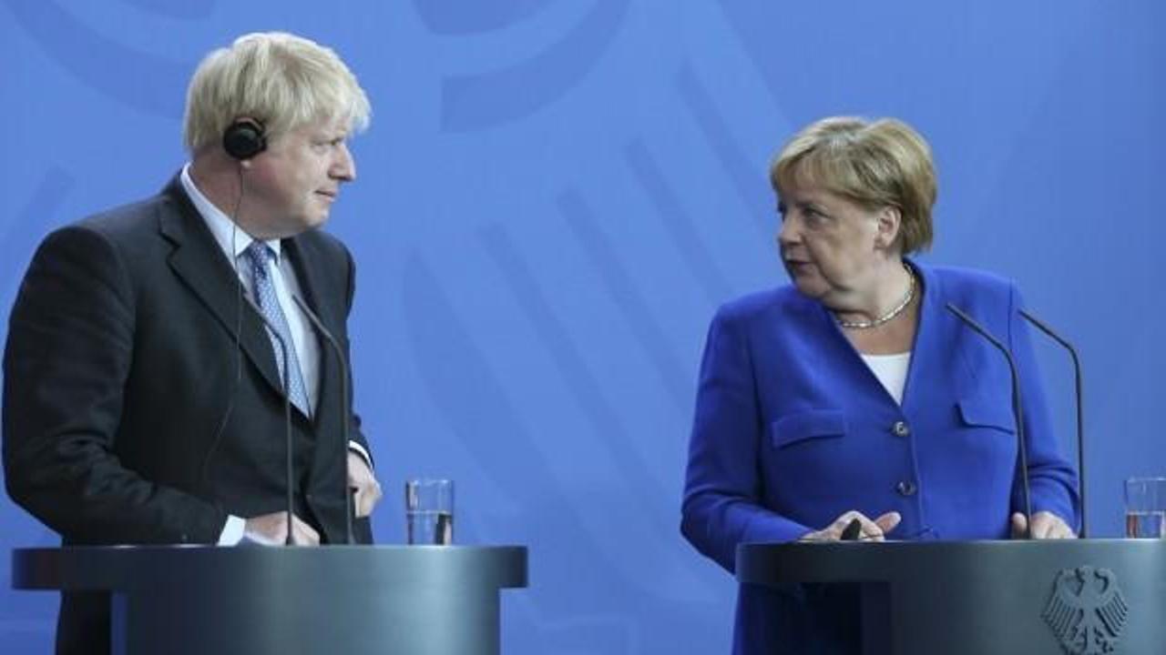 Merkel Boris'in yüzüne söyledi: Belki çözüm...