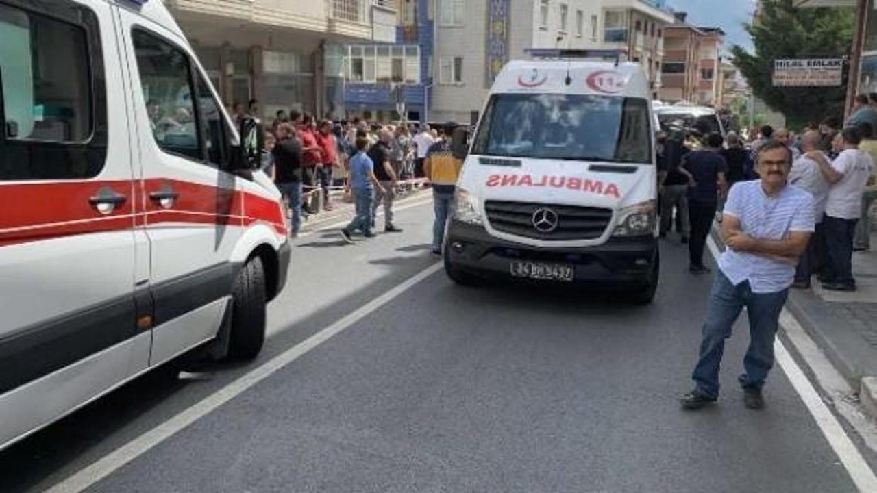 Ümraniye'de minibüsle otomobil çarpıştı: 1'i bebek 6 kişi yaralı