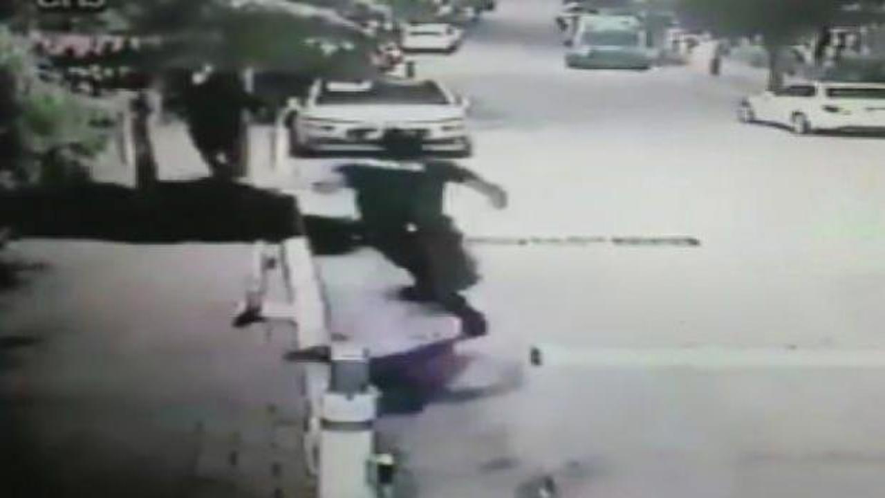 Üsküdar'da hırsız-polis kovalamacası kamerada