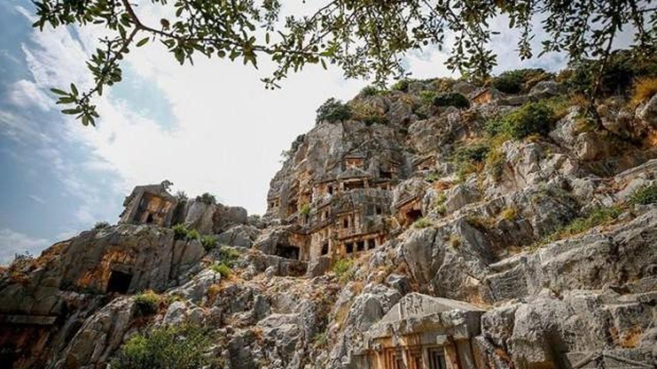 Demre'de tarım alanlarının altında tarih yatıyor