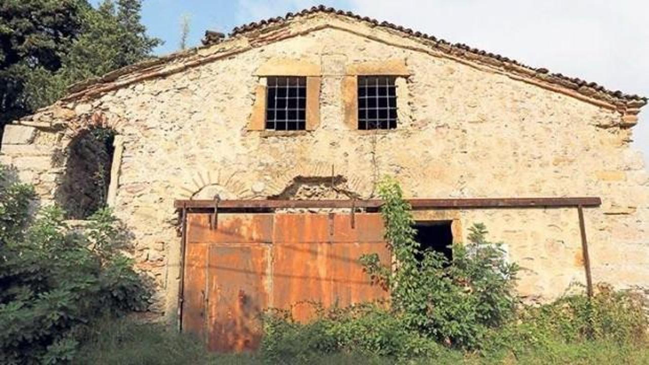 Eski kiliseyi talan ettiler!