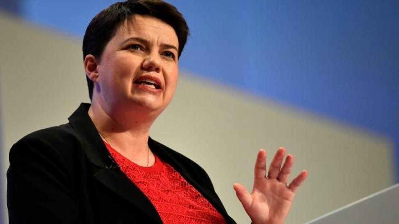 İskoç, Muhafazakar Parti lideri Davidson istifa etti 