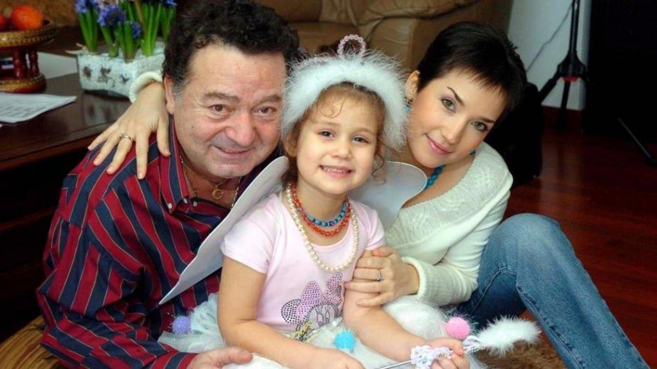 Kayahan'ın k&uuml;&ccedil;&uuml;k kızı Aslı G&ouml;n&uuml;l son haliyle g&ouml;renleri şaşırtıyor