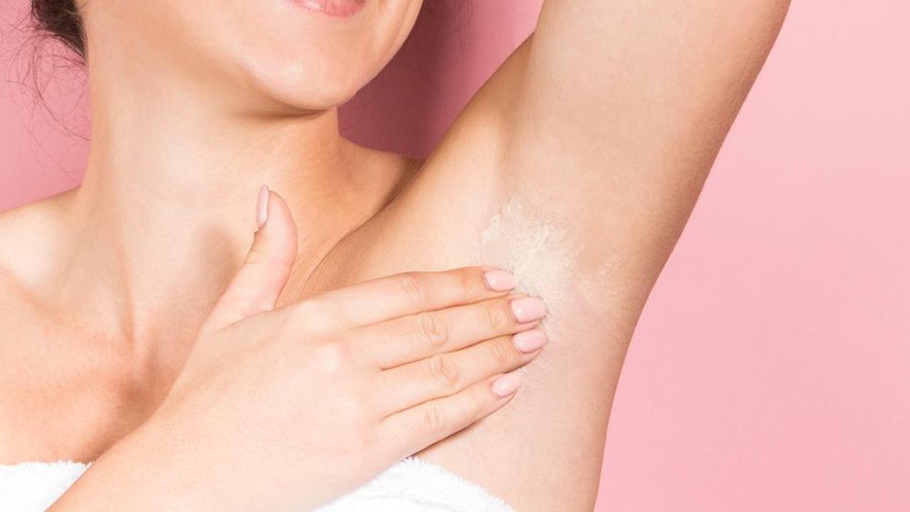 Terden sararan kıyafetler nasıl temizlenir? Ter lekesi nasıl çıkar?