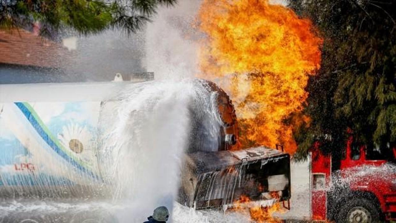 Antalya'da korku dolu anlar: LPG yüklü tanker alev alev yanıyor
