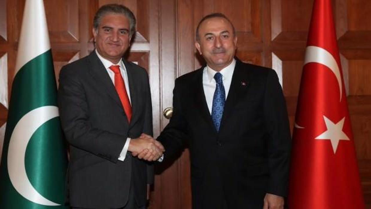 Bakan Çavuşoğlu Pakistanlı mevkidaşı Kureyşi ile görüştü