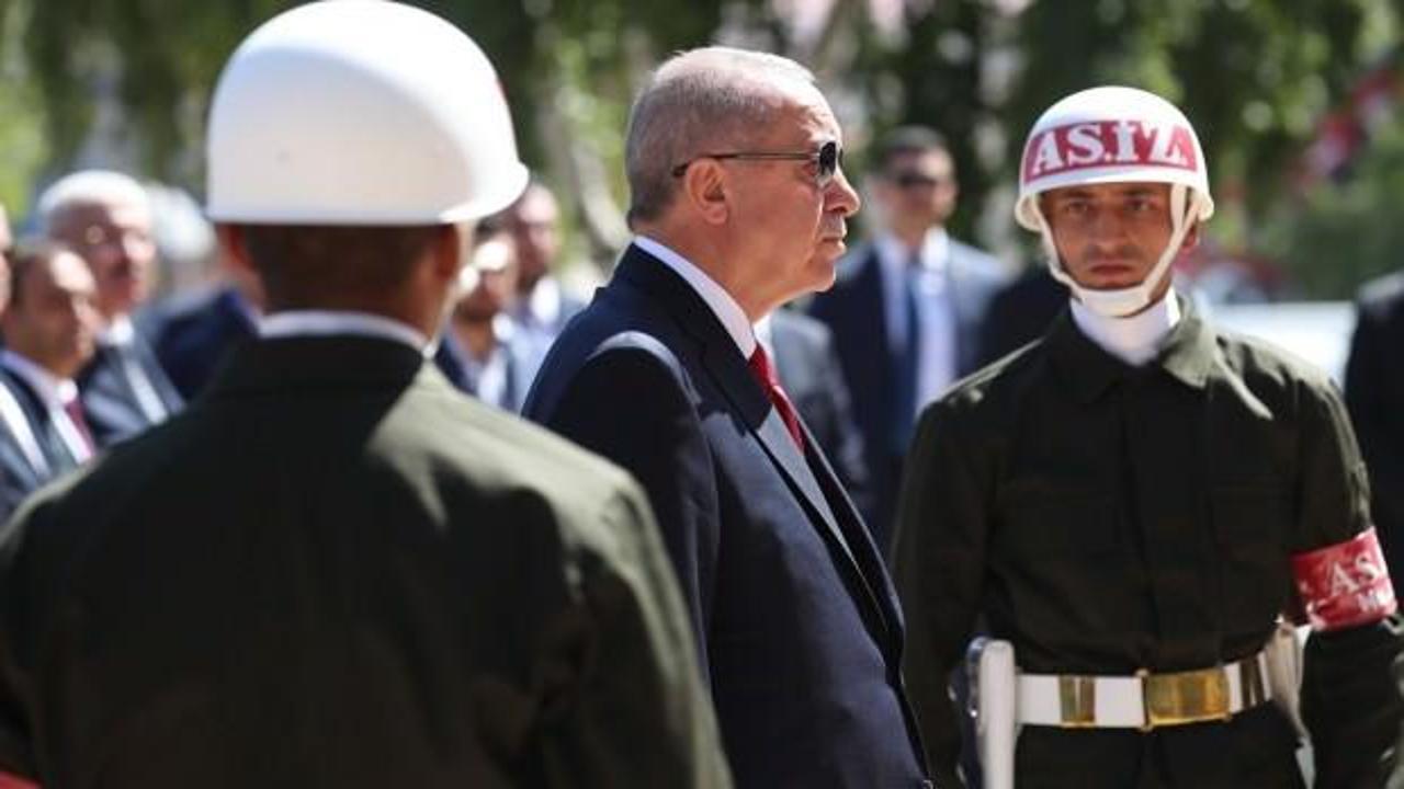 Cumhurbaşkanı Erdoğan Sivas'ta Atatürk Anıtı'na çelenk bıraktı