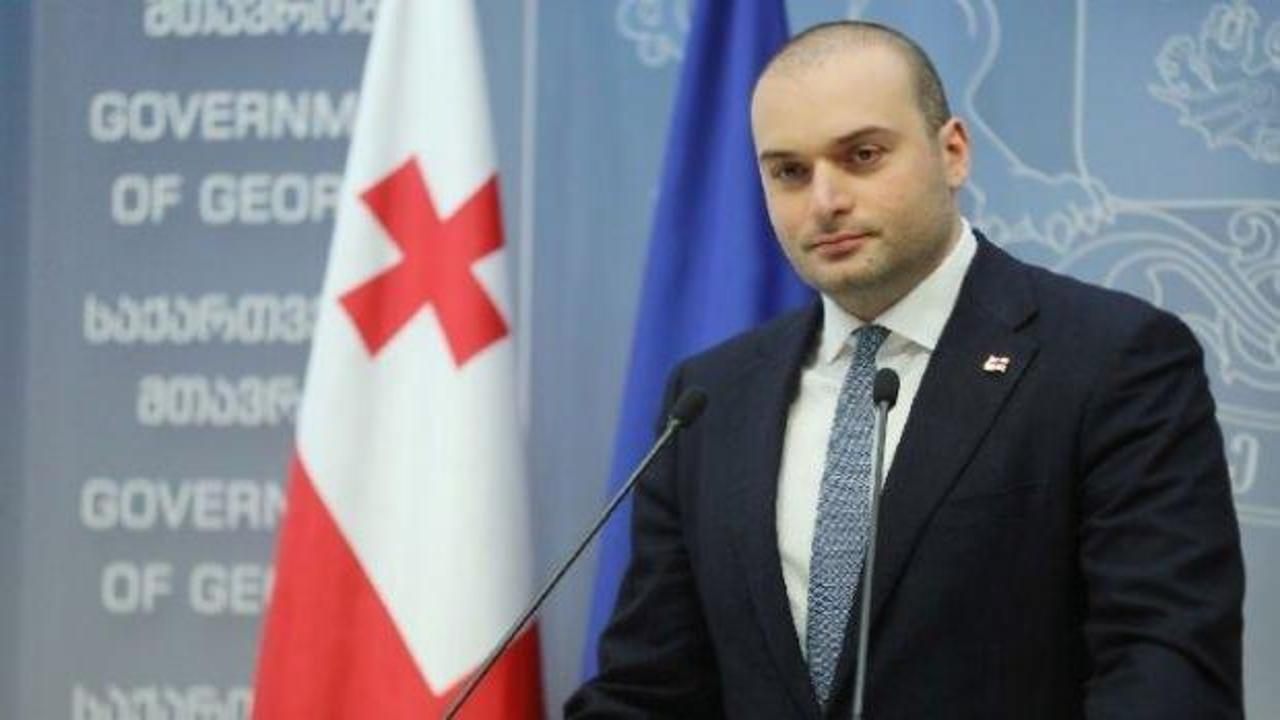 Komşuda h&uuml;k&uuml;met krizi! Başbakan istifa etti