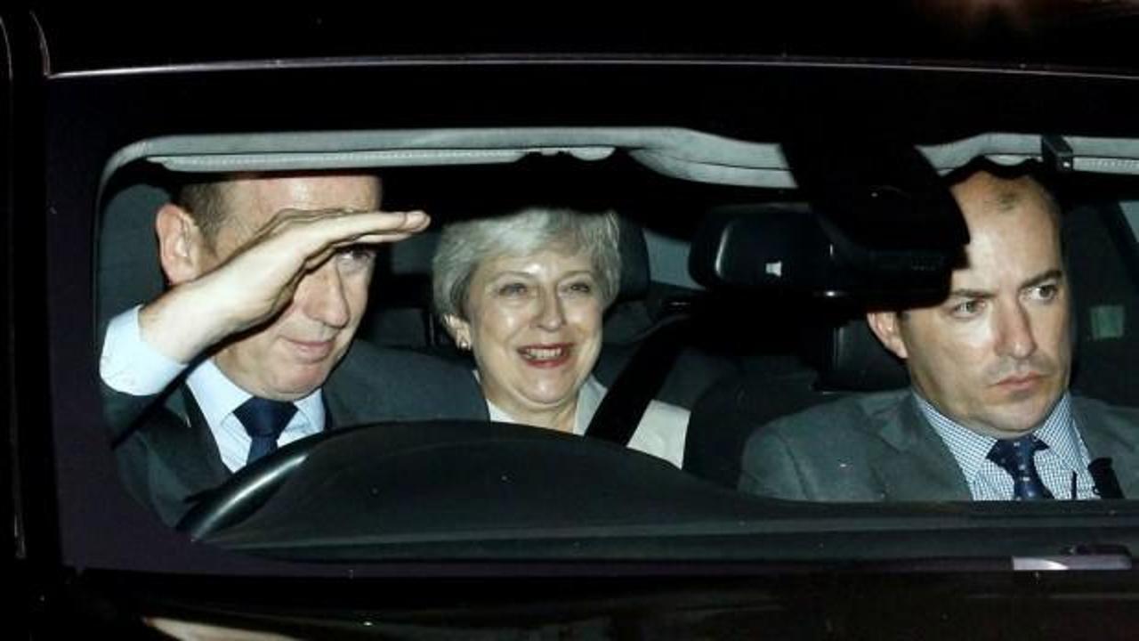Brexit arifesi dünya Theresa May'i konuşuyor