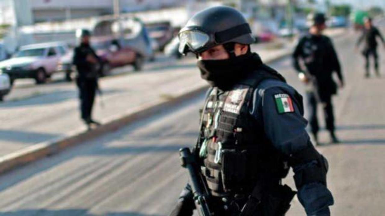 Meksika'da karteller asker ve polise benzin satışını engelliyor!