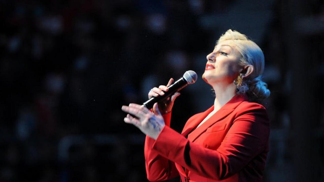 Muazzez Ersoy hakkında şaşırtan açıklama: Sahneyi çamaşır suyuyla yıkıyor