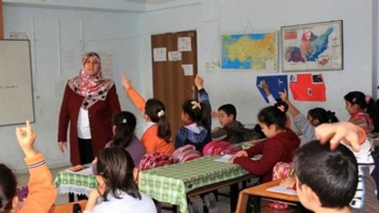 İzmir'de bazı özel okulların başörtülü öğretmen çalıştırmadığı iddiası