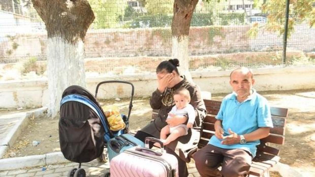 Ailesiyle parkta yaşayan bebeğin medikal ayakkabısını &ccedil;aldılar