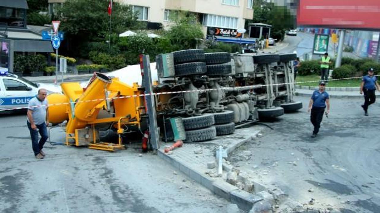 Beşiktaş'ta beton mikseri devrildi