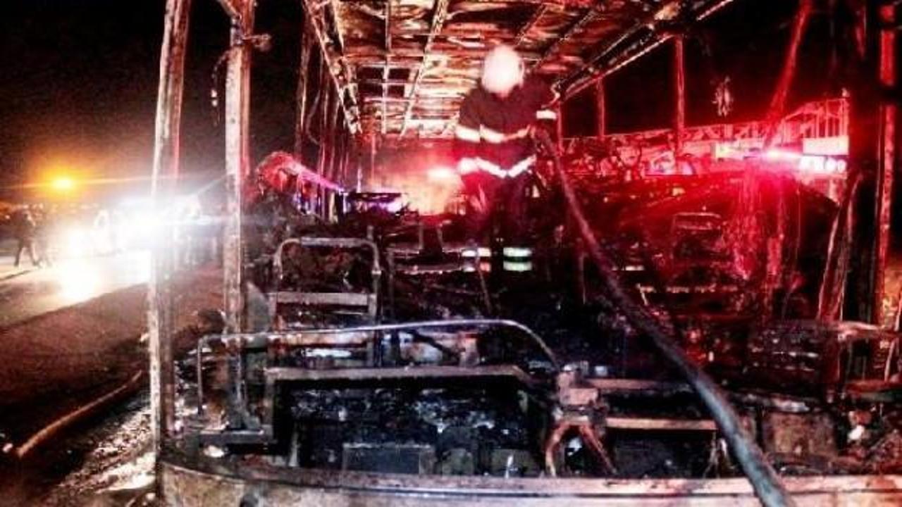 Yolcu otobüsü yandı! Korkunç manzara gün ağarınca ortaya çıktı