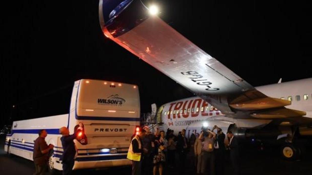 Kanada Başbakanı'nın uçağına otobüs çarptı