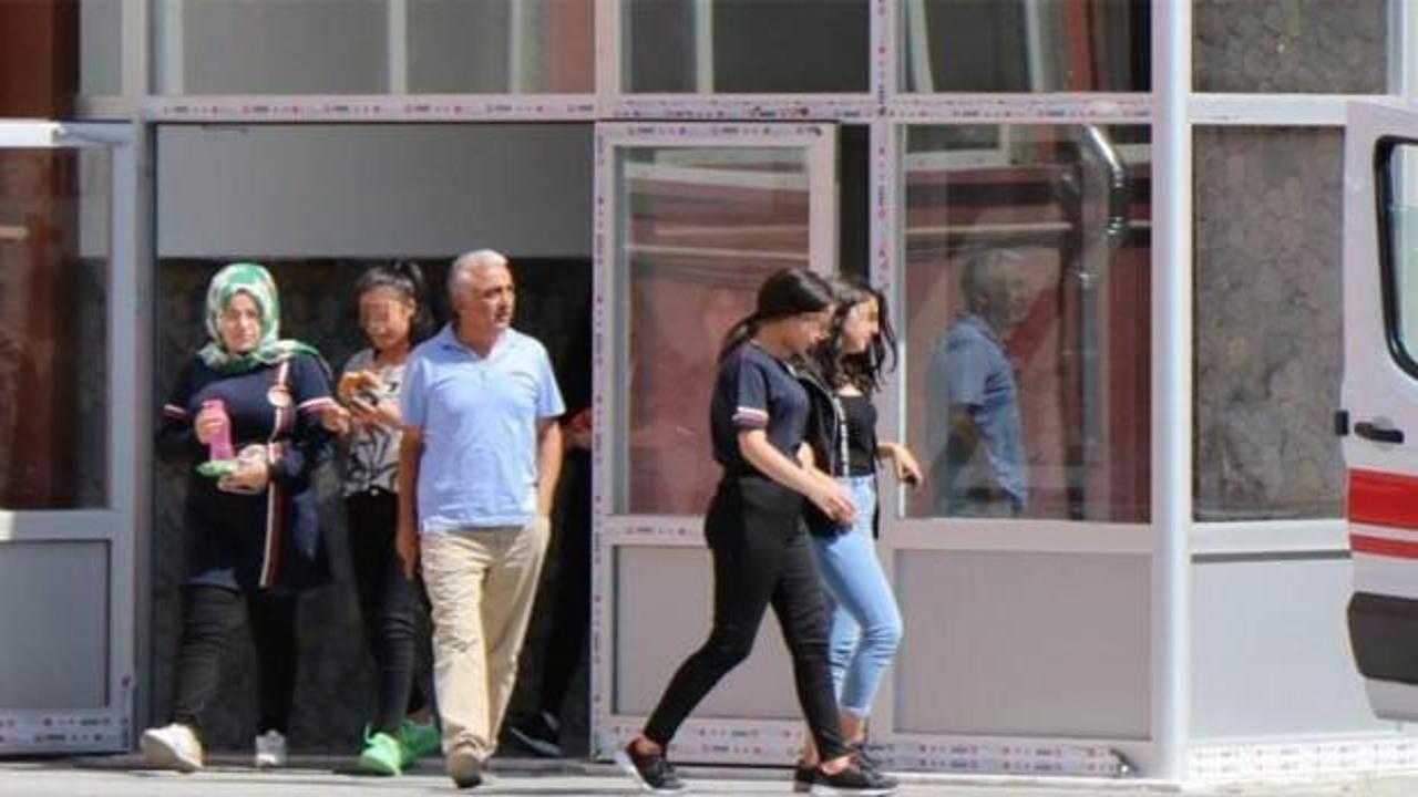 Kız lisesinde panik anları! Arkadaşına kızan &ouml;ğrenci&hellip;