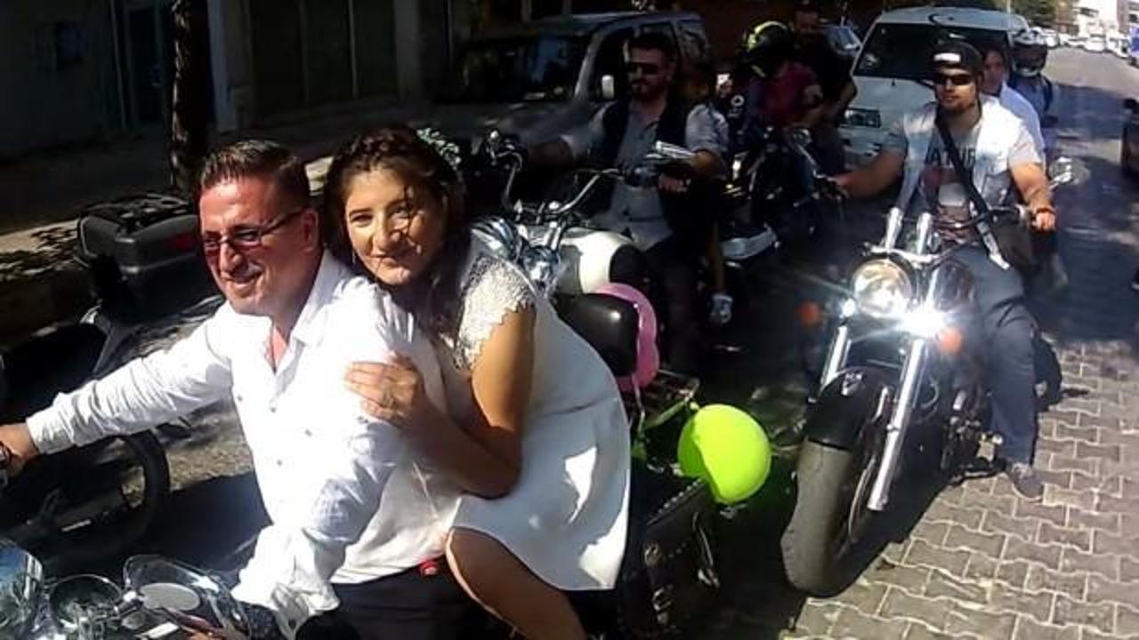 Motor sırtında d&uuml;nya evine girdiler