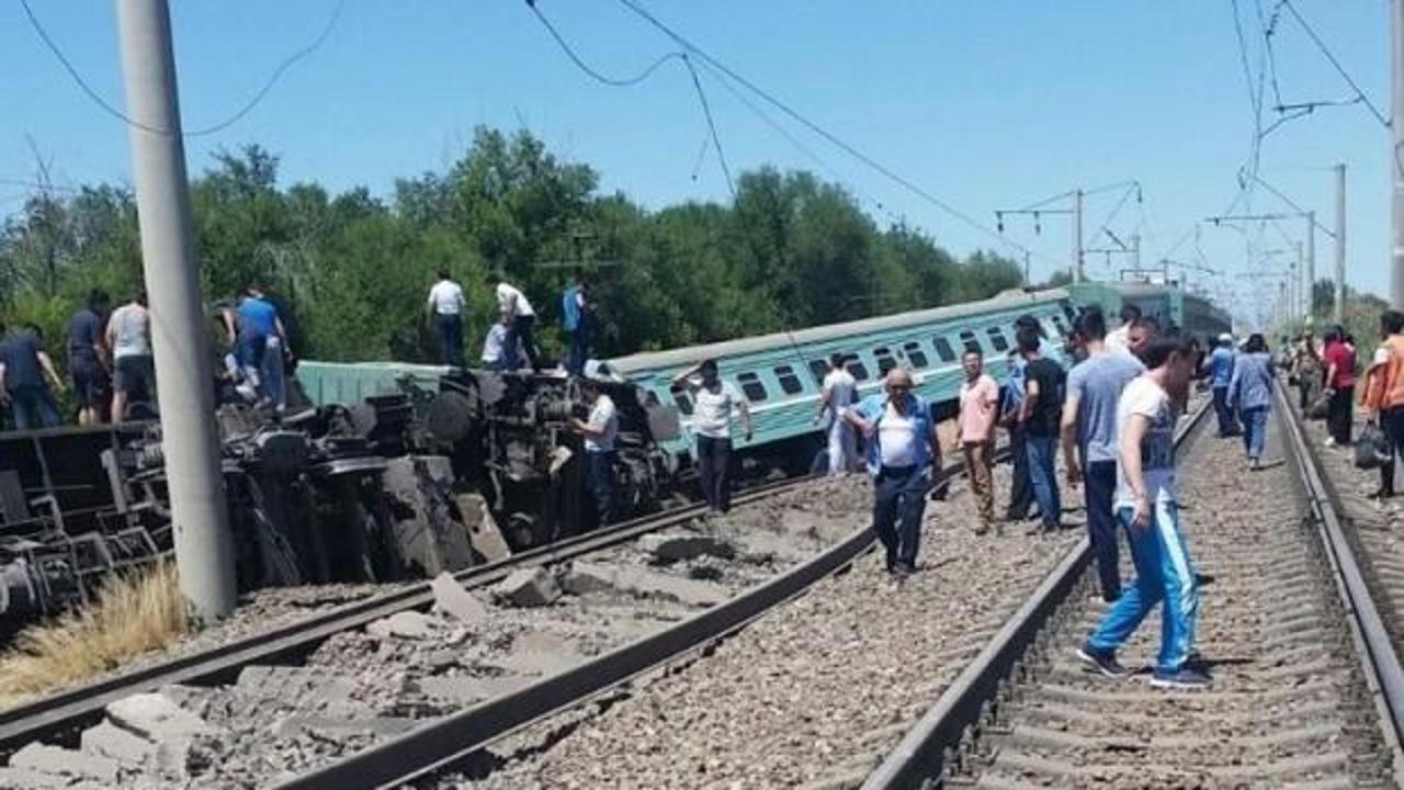 Kazakistan'da tren, yolcu otobüsüne çarptı: Ölüler var...