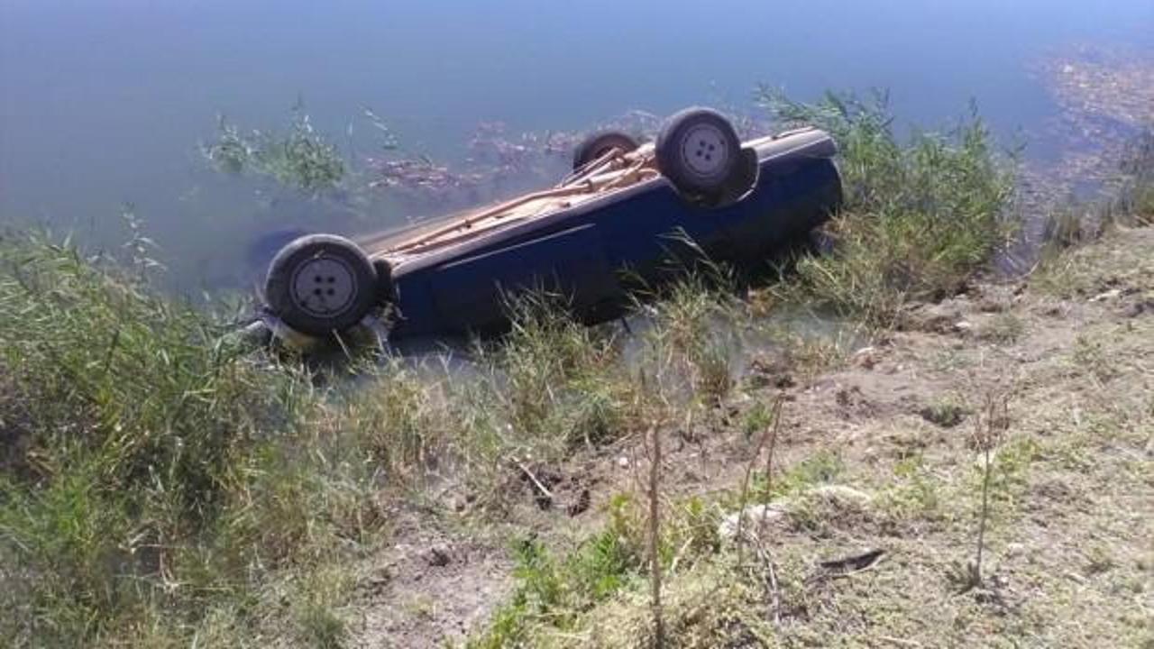 Otomobil kanala uçtu: 90 yaşındaki sürücü hayatını kaybetti