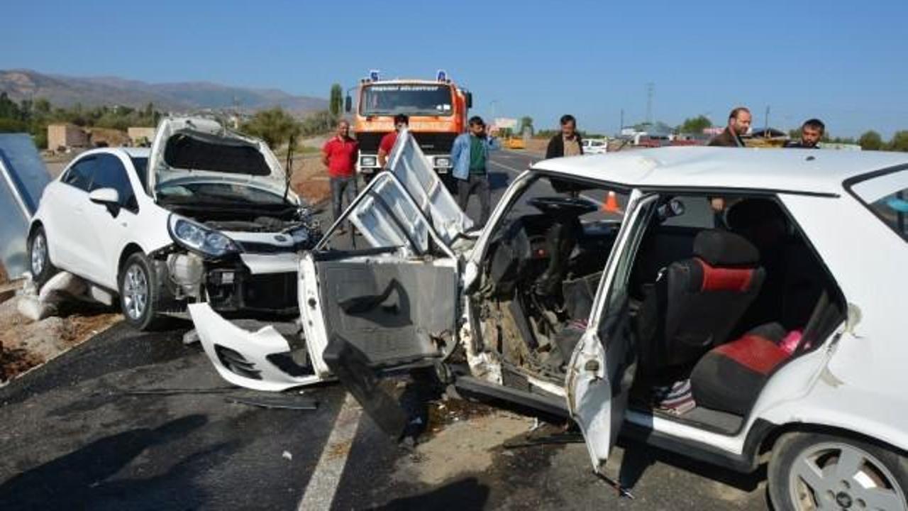 Sivas'ta feci kaza: 1 ölü 2 yaralı
