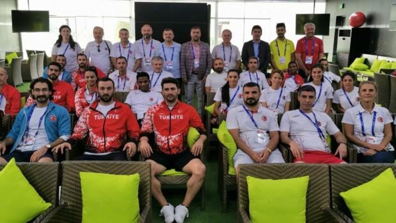  Bakan Kasapoğlu milli atletleri arayarak moral verdi