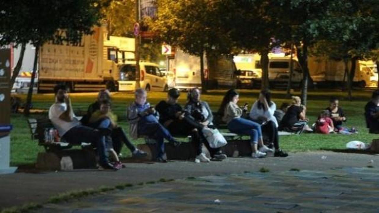 Beyoğlu'nda deprem korkusu yaşayanlar parklarda toplandı