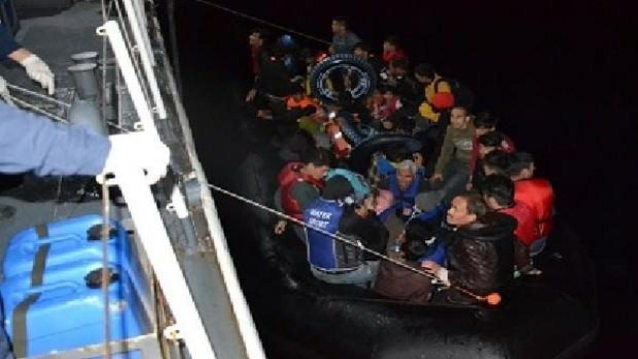 Lastik bottaki 42 göçmen kurtarıldı