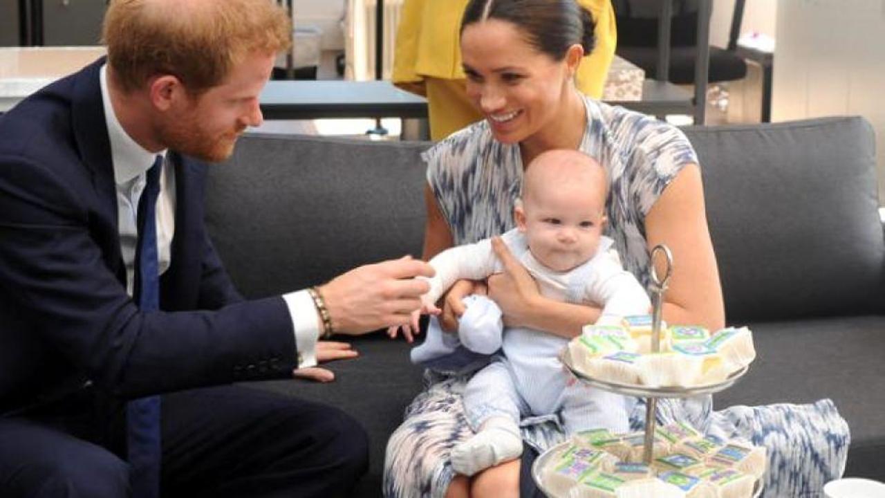 Prens Harry ile Meghan Markle'ın bebekleri Archie ilk kez g&ouml;r&uuml;nt&uuml;lendi