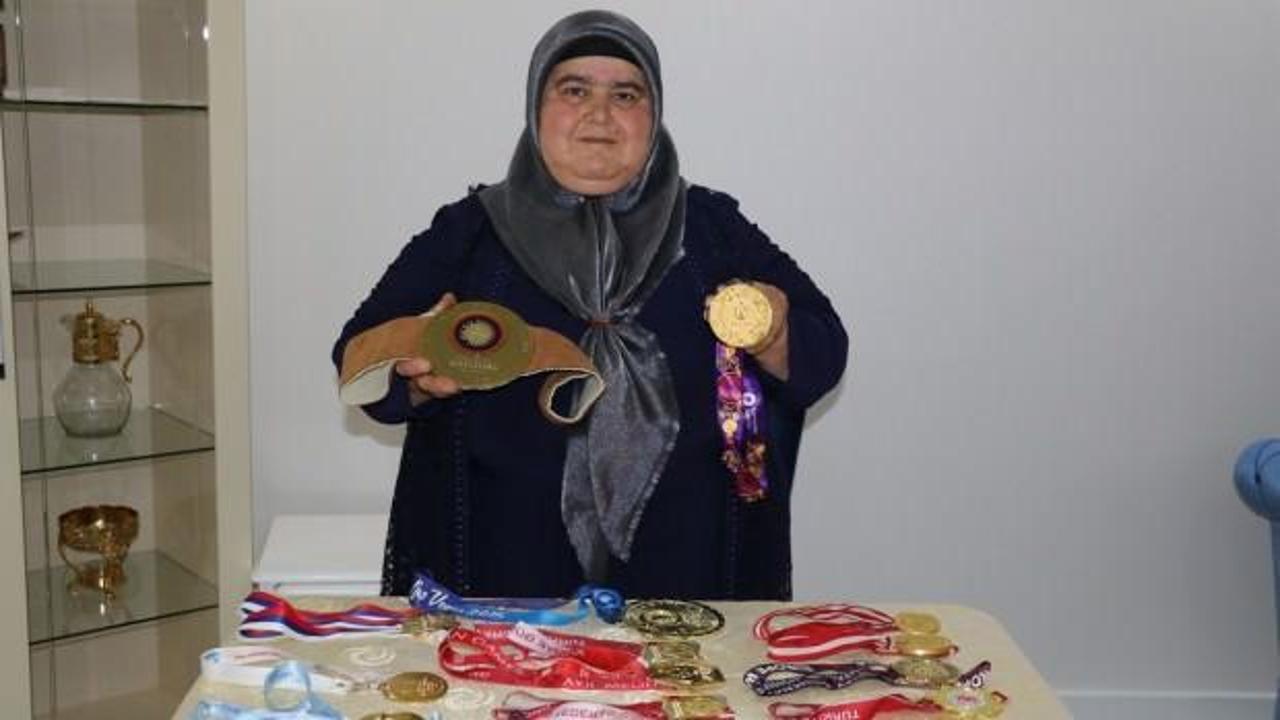 Şampiyonun madalyaları annesine emanet