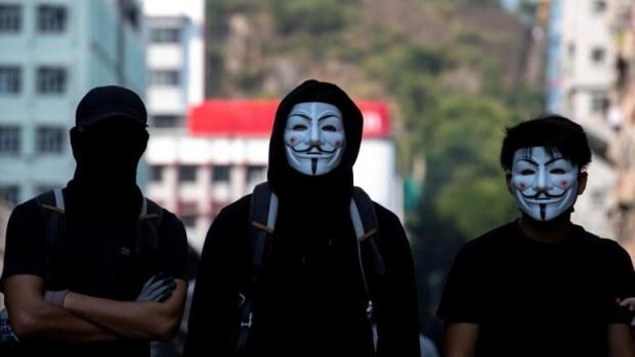Hong Kong'daki gösterilerde maske takmak yasaklandı