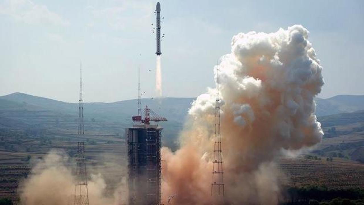 Çin uzaya uydu fırlattı!
