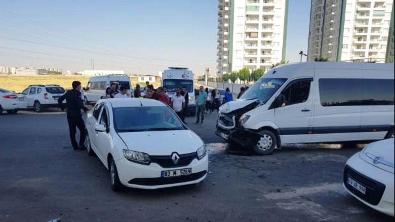 Diyarbakır’da öğrenci servisi kaza yaptı: 9 yaralı