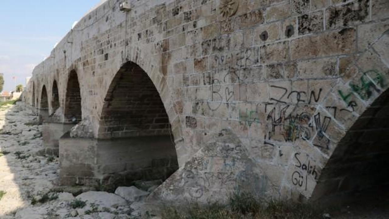 Dünyanın en eski köprüsünün hali içler acısı