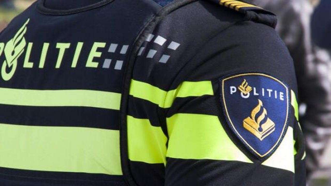 Hollanda'da polis camiye baskın yaptı! Köpeği ile içeri girdi