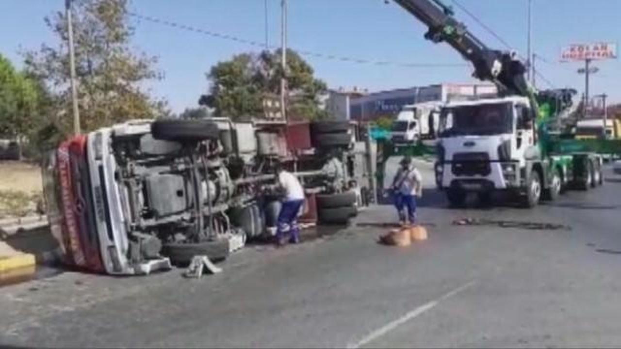 Silivri'de itfaiye aracı devrildi: 3 yaralı