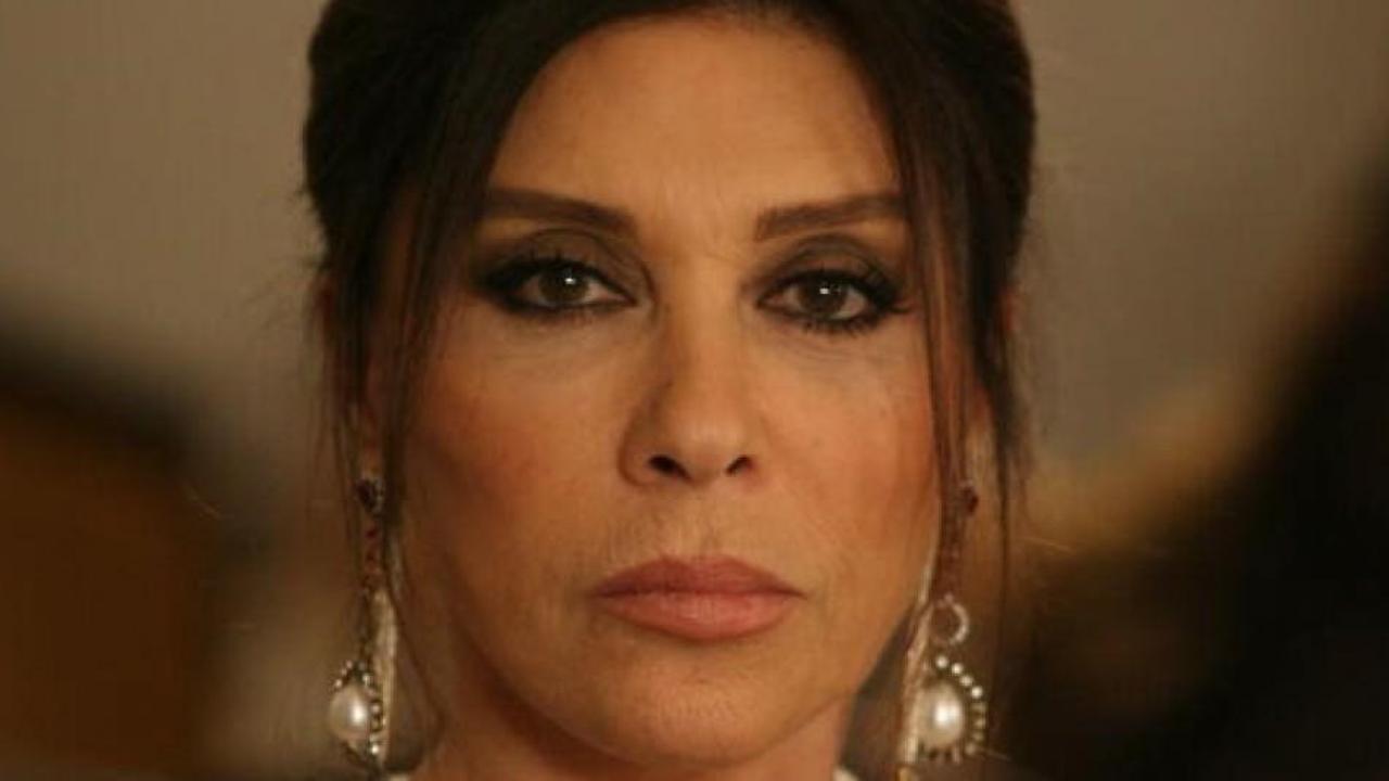 Nebahat &Ccedil;ehre'den Canan Karatay'a &ouml;z&uuml;r