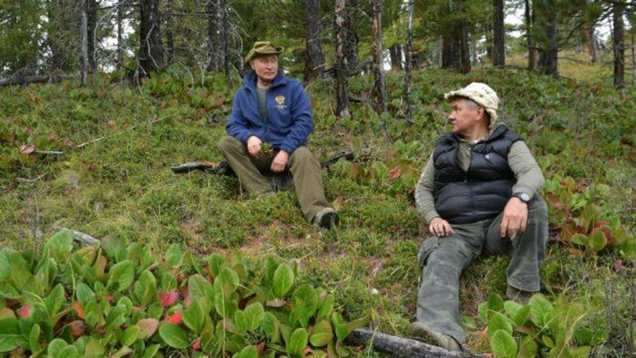 Putin, Savunma Bakanı ile Sibirya dağlarına gitti!