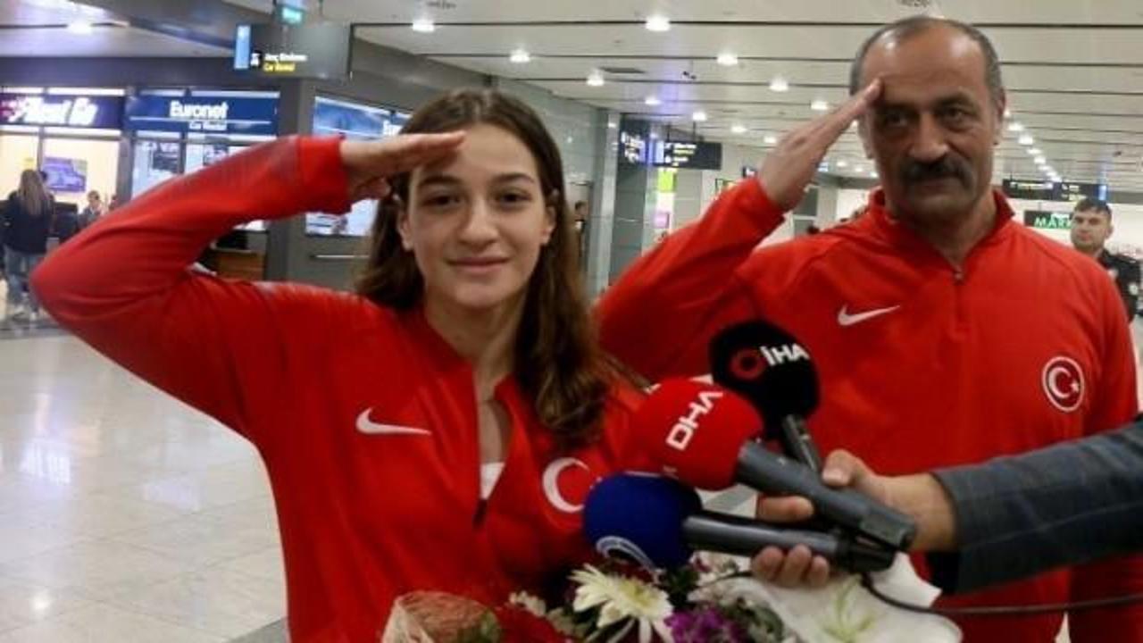 Milli boksör Çakıroğlu'ndan asker selamı!