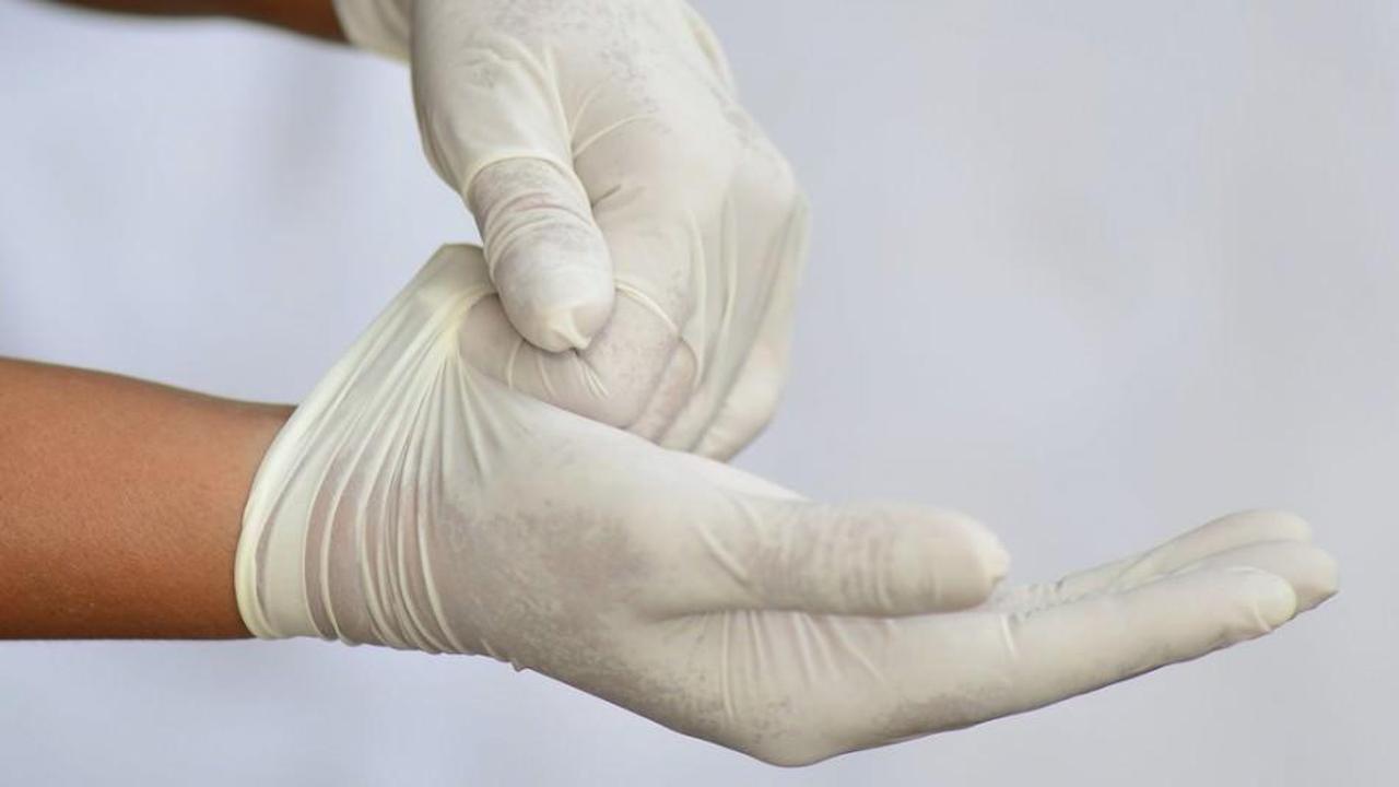 Eldivenle tüy nasıl alınır? Eldivenle tüy almak zararlı mıdır?