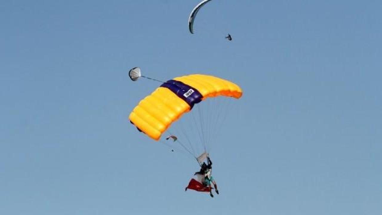 Fransız sporcudan T&uuml;rk bayrağıyla g&ouml;steri