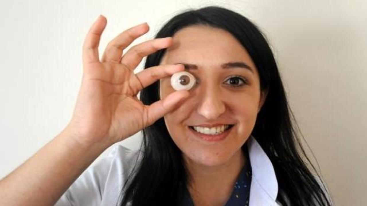 G&ouml;zlerini kaybedenler i&ccedil;in protez g&ouml;z tasarlıyor
