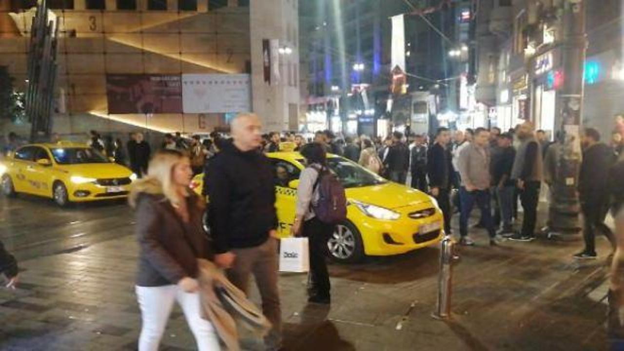 İstiklal Caddesi'nde çanta alarmı: Cadde kapatıldı