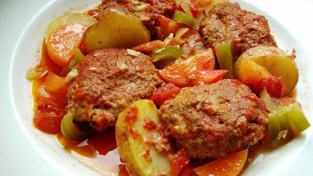 İzmir k&ouml;ftesi nasıl yapılır? Ger&ccedil;ek İzmir k&ouml;fte tarifi