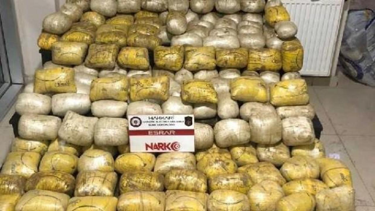 Kontrolde durdurulan ara&ccedil;ta esrar ele ge&ccedil;irildi